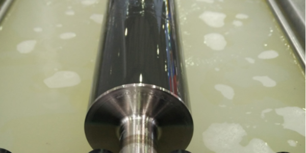 不（bú）幹膠材料在印刷過程中網紋輥表麵圓周方向出現凹痕怎麽辦？