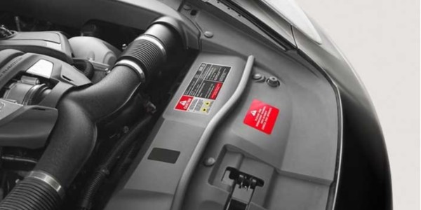 汽車（chē）發動機標簽（qiān）用什（shí）麽不幹膠材料？就用PET不幹膠