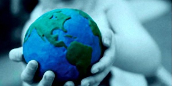 PVC戶外不幹膠材料選擇（zé）應考（kǎo）慮的因素有哪些（xiē）？