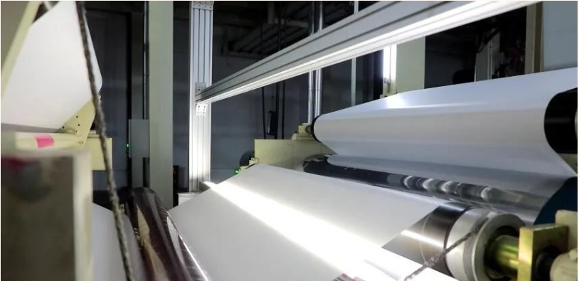 不幹膠（jiāo）材（cái）料製（zhì）造過程中為什麽有回濕工序?回濕量對材料的平整度（dù）有何影響?