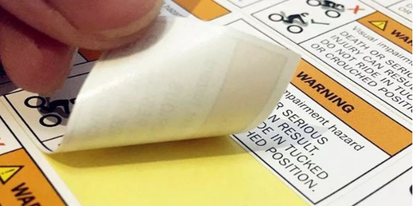 如何能讓PVC不幹膠（jiāo）貼紙貼得更牢（láo）固，不翹標呢？