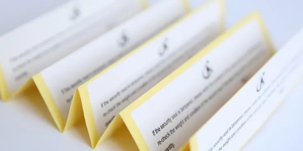 我們一起來了解下易碎紙不幹膠（jiāo）如何印（yìn）刷吧